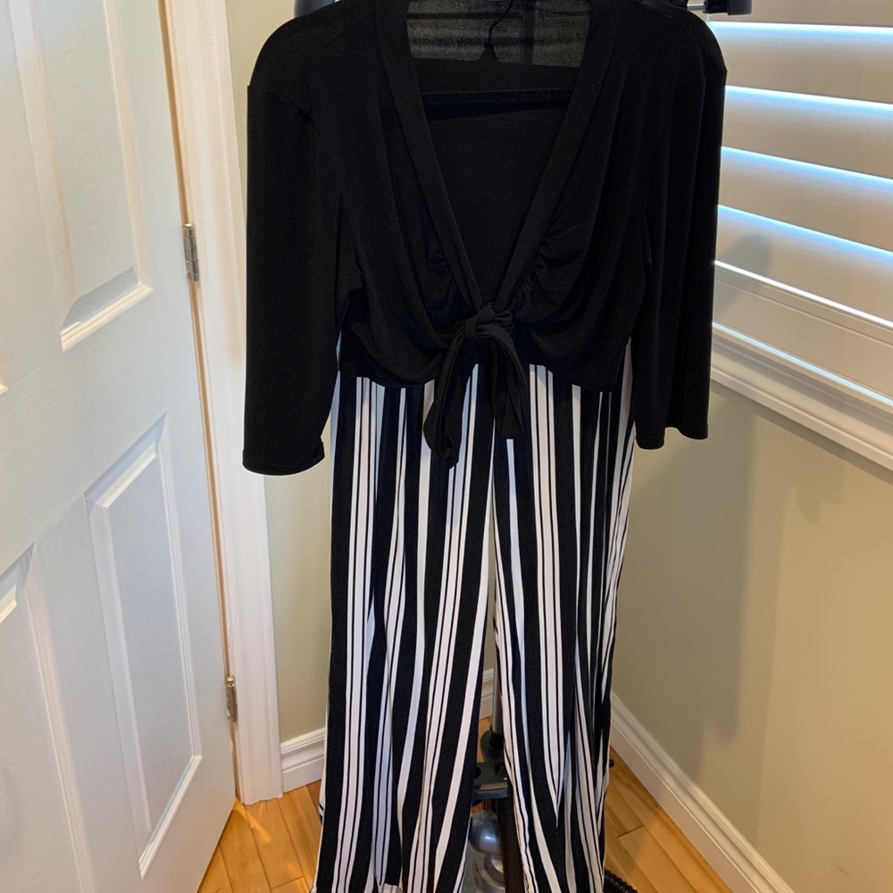 Super comfy summer pants with tie at waist and cropped black jacket. Both size M